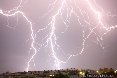 ) Gewitter (Pixelio) © R. Streibel / Pixelio